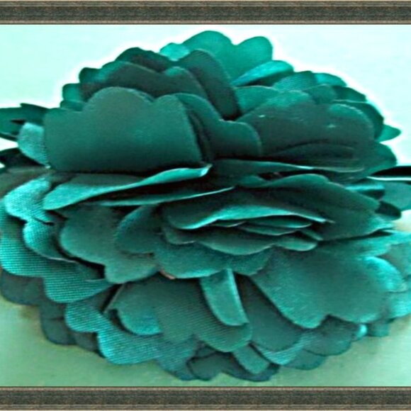 Handmade Green Silk Flower Design Hair Bow Clip - Picture 1 of 1